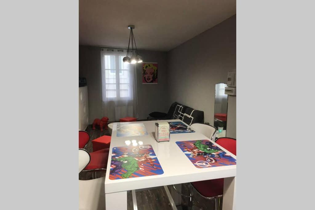 Appartement Style Pop Art Avec Garage Centre Historique Beziers Exterior photo