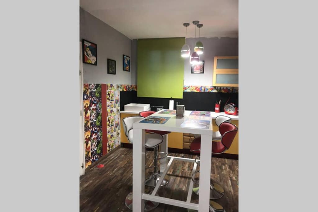 Appartement Style Pop Art Avec Garage Centre Historique Beziers Exterior photo