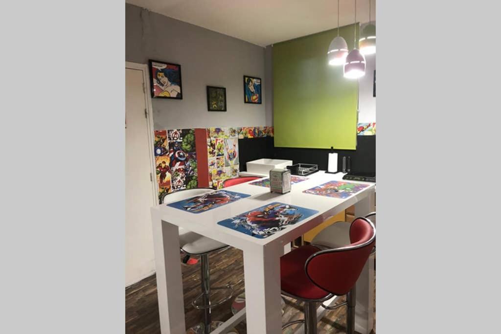 Appartement Style Pop Art Avec Garage Centre Historique Beziers Exterior photo